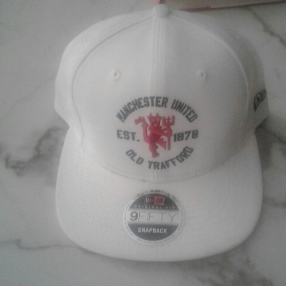 White snapback hat